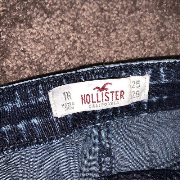 Hollister high rise skinny jeans 🤍 - Picture 2 of 3